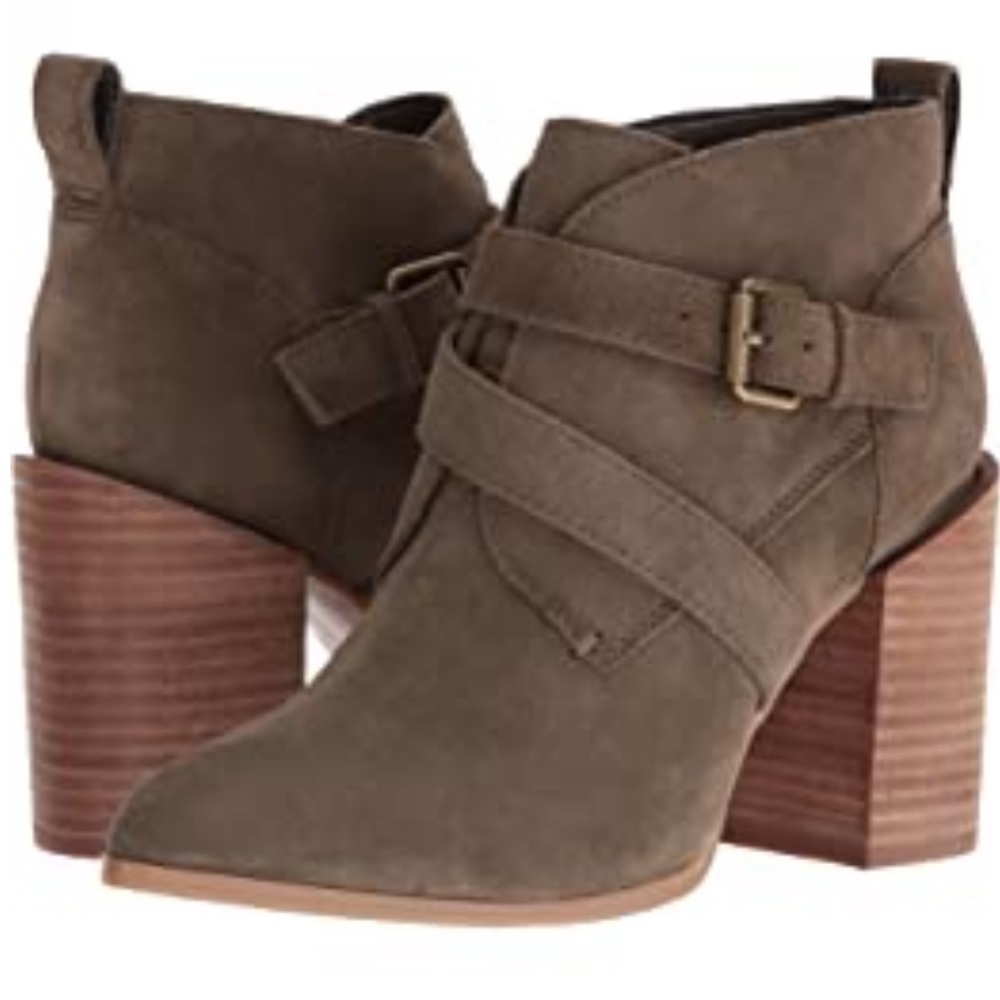 Beautiful Nine West Ankle Suede Booties in dark green color, size 6
